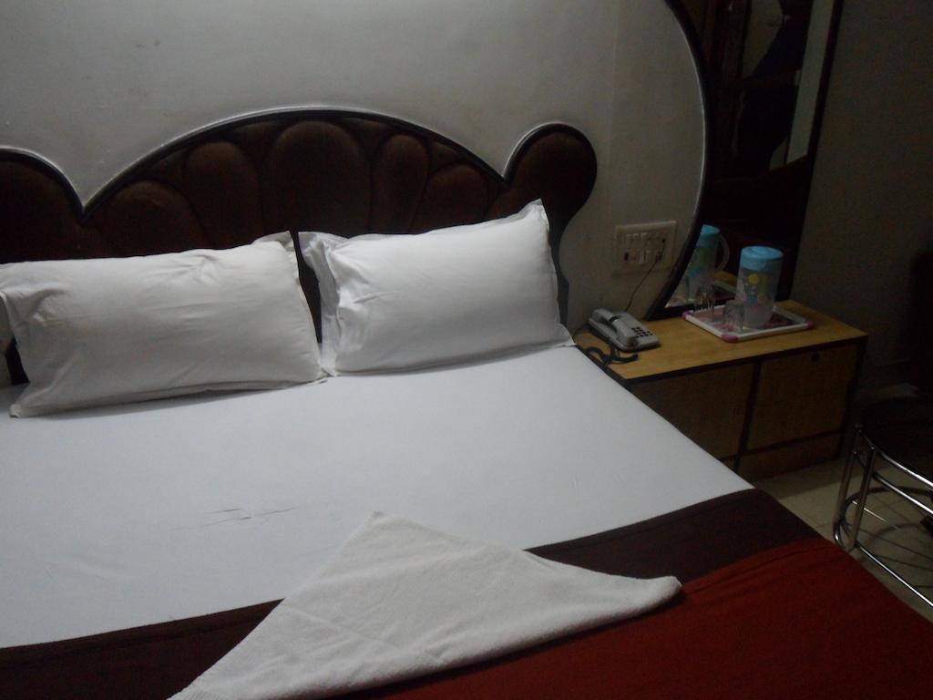 Happyland Hotel 3*