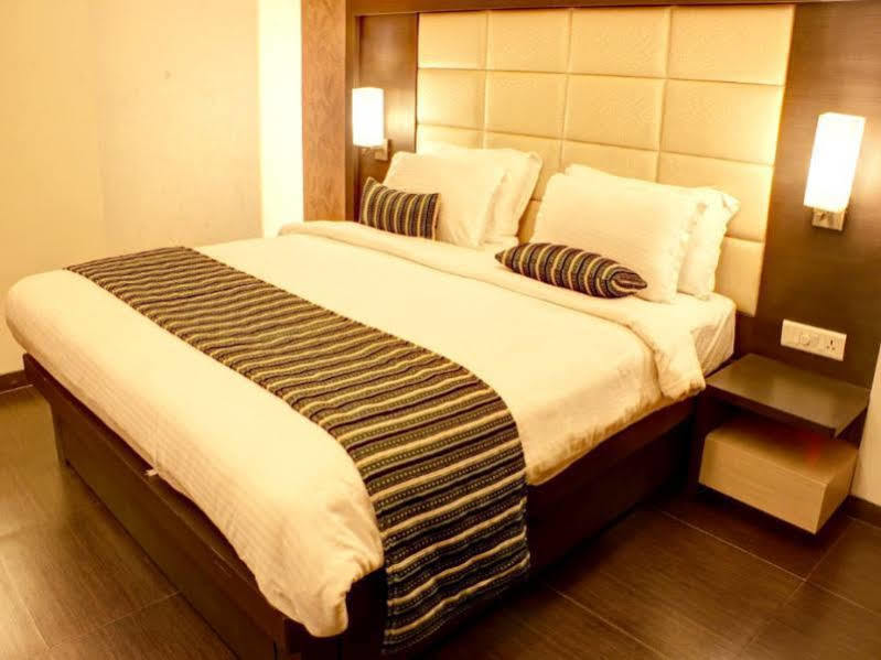 Galaxy Beacon Hotel, Santacruz ,mumbai 4* Mumbai
