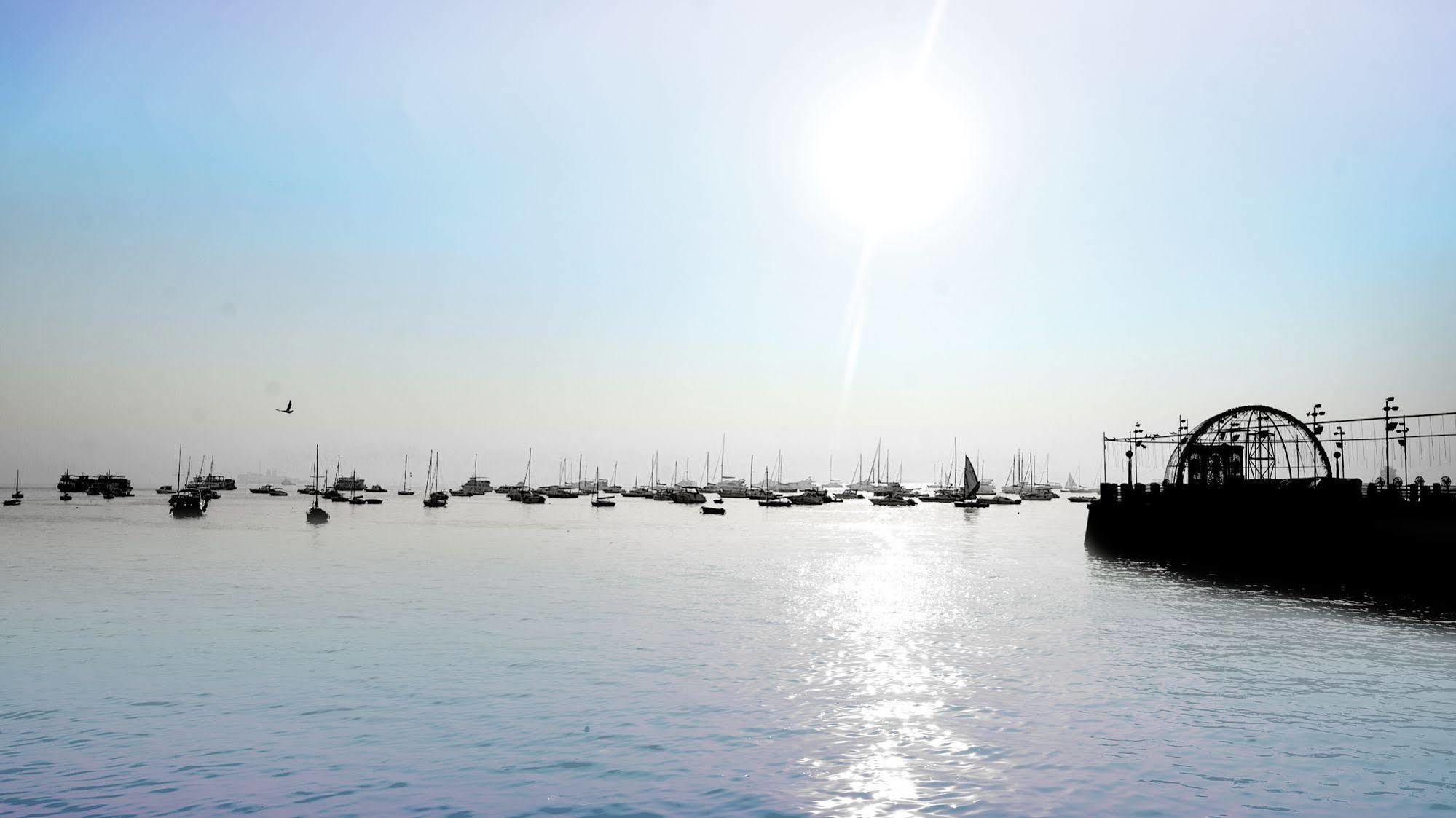Harbour View Colaba 3*