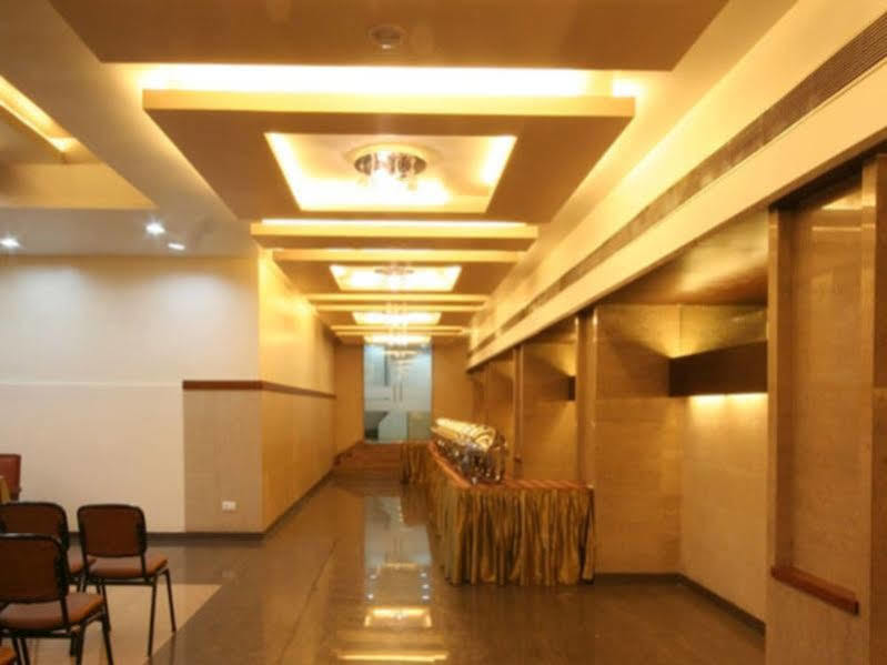 Dhiraj Hotel 3*