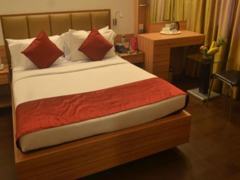 Plaza Hotel 3*