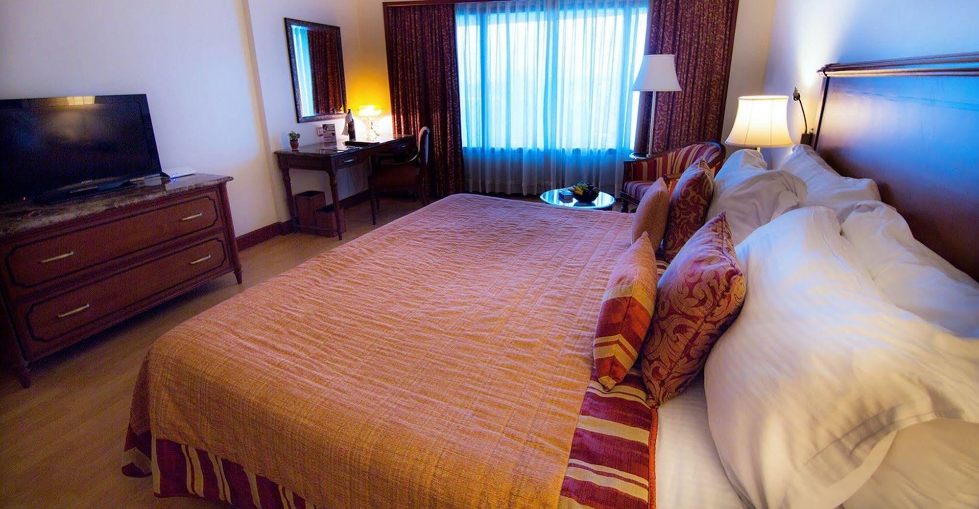 Hotel The Orchid Parle 5*
