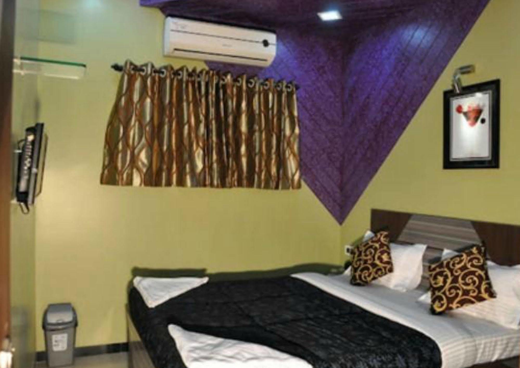 Hotel Planet Plaza Mumbai