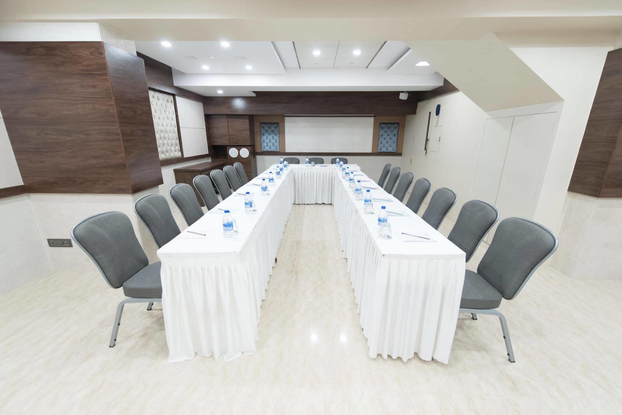Le Grande - International Airport Hotel 3*