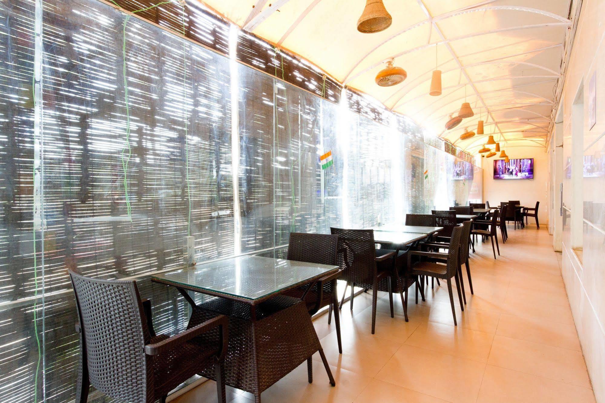 Oyo 23656 Parimeet Hotel Mumbai