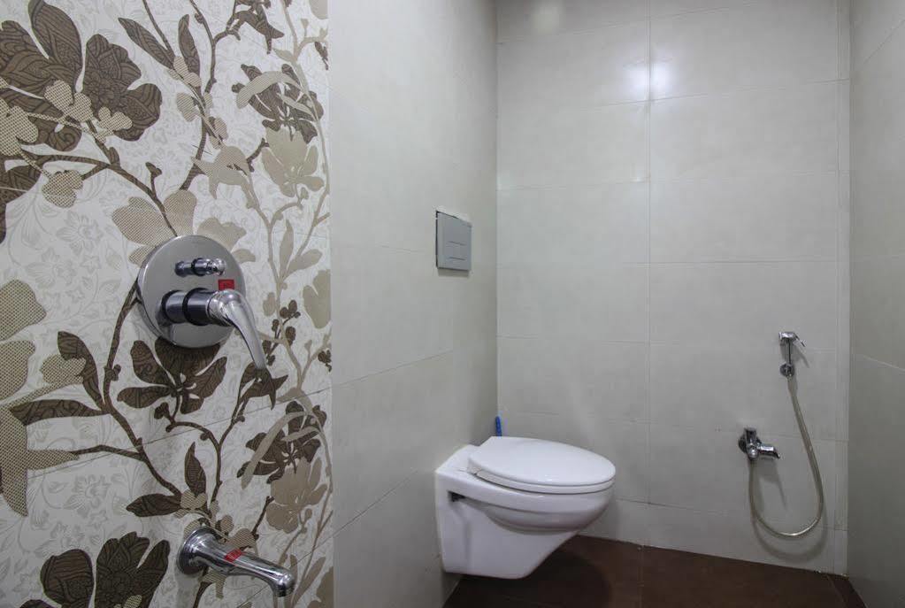 Oyo 23656 Parimeet 3*