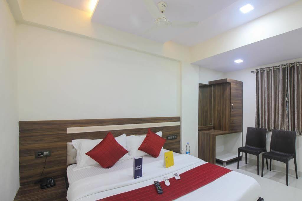 Hotel Oyo 23656 Parimeet 3*