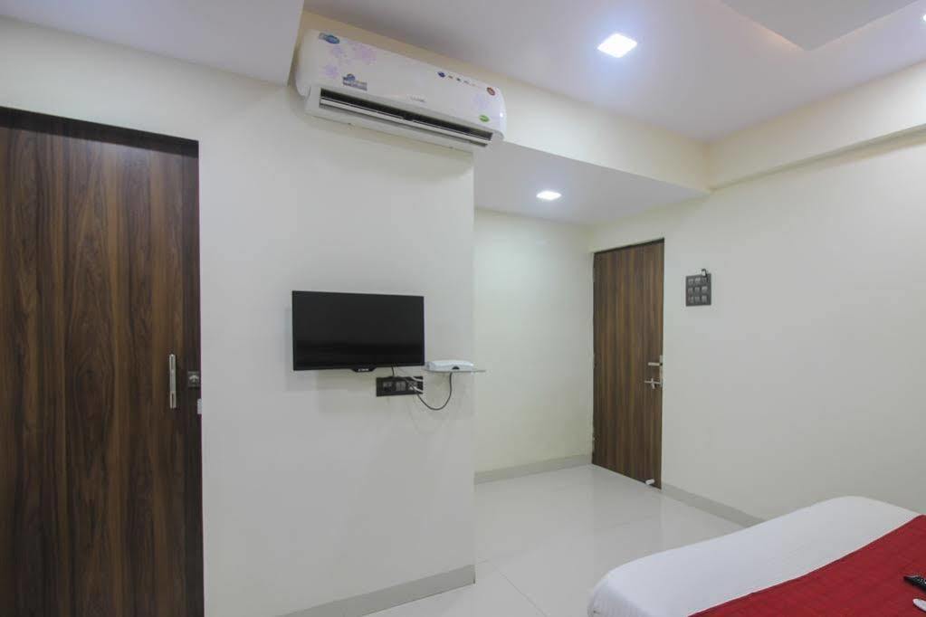 Oyo 23656 Parimeet 3* Mumbai