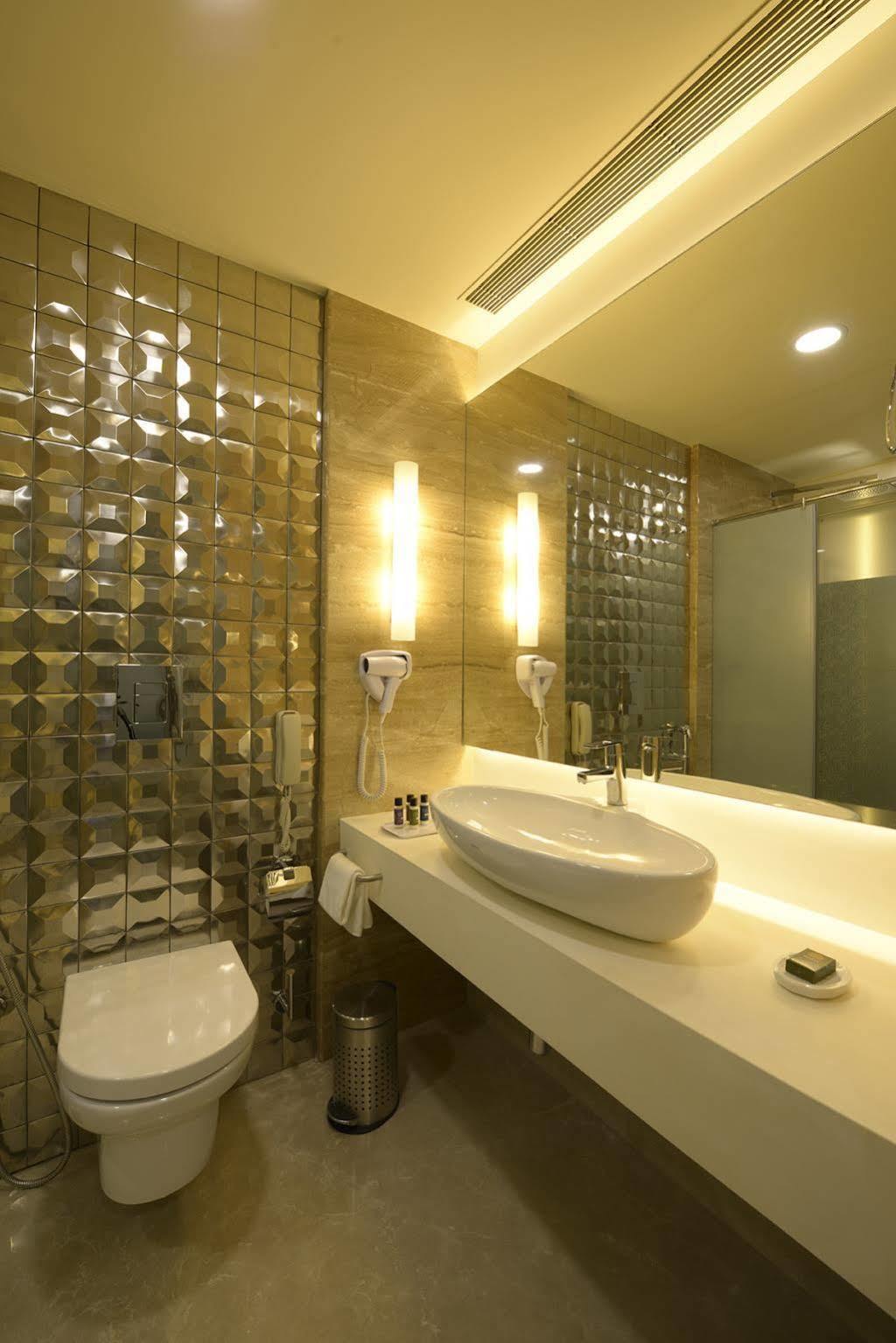 Hotel Genesis Near Airport 4*