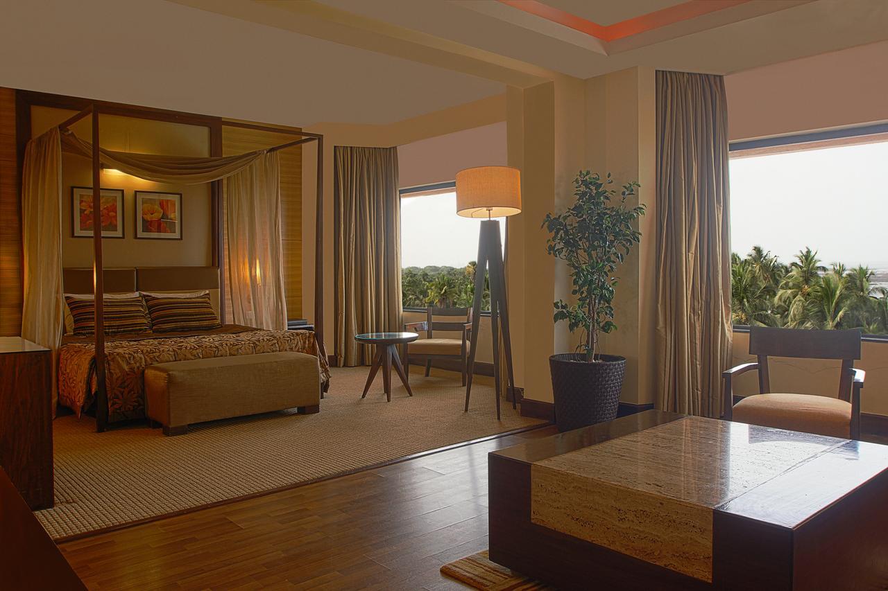 Hotel The Retreat & Convention Centre