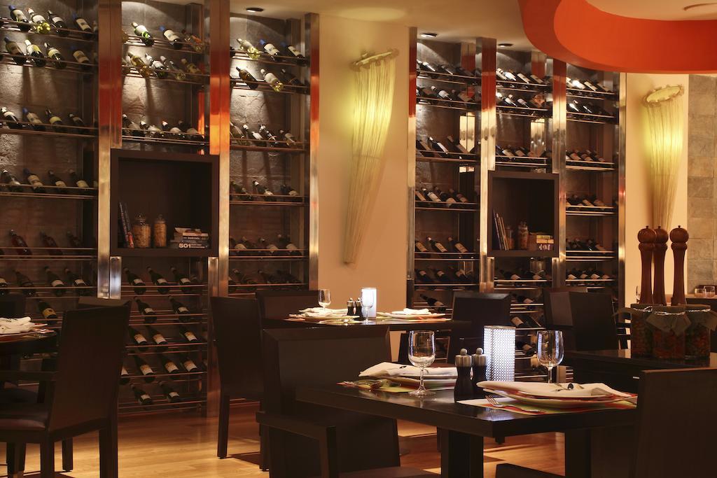 Hotel Novotel Juhu 5*