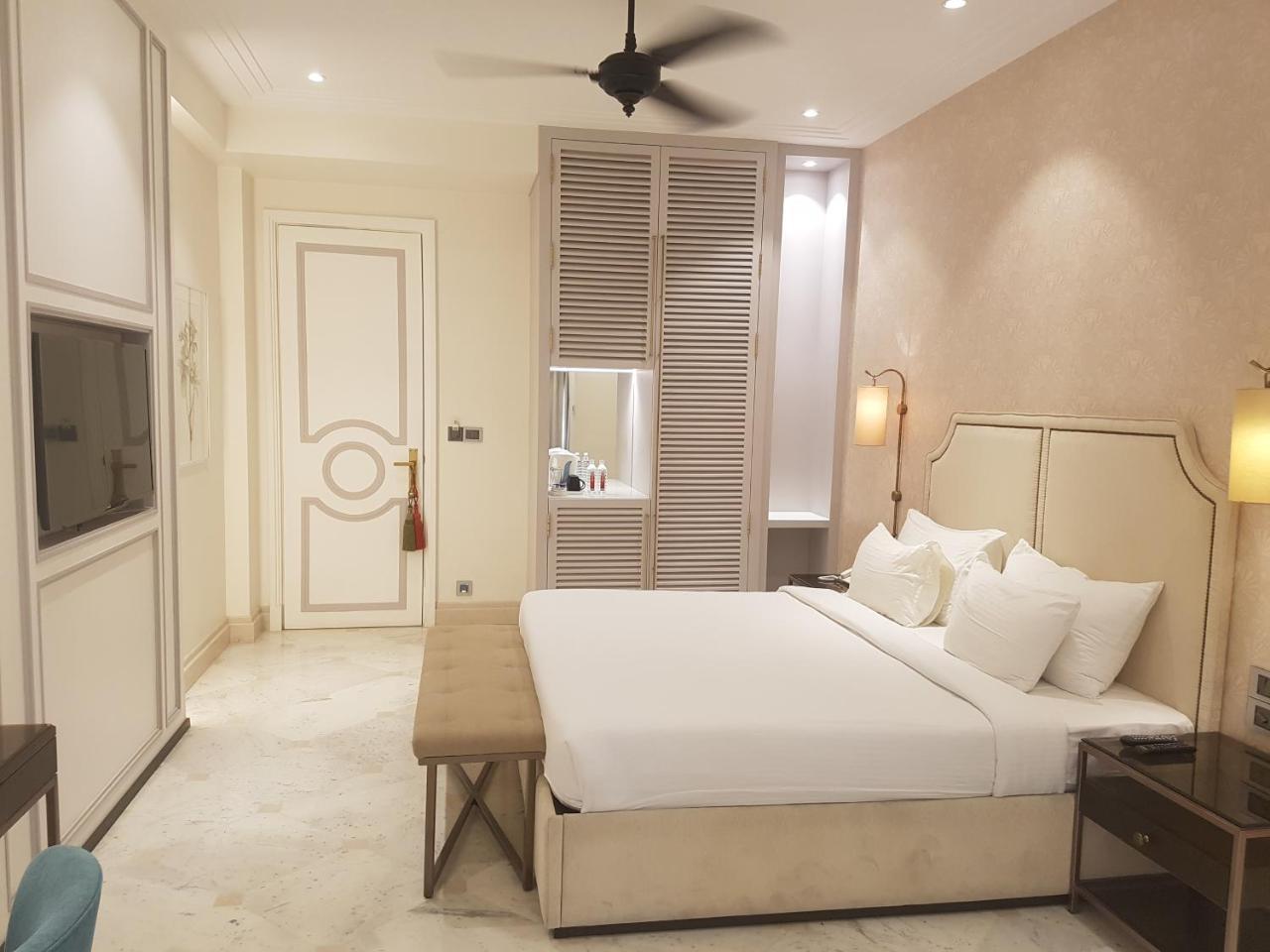 Harbour View Colaba 3*