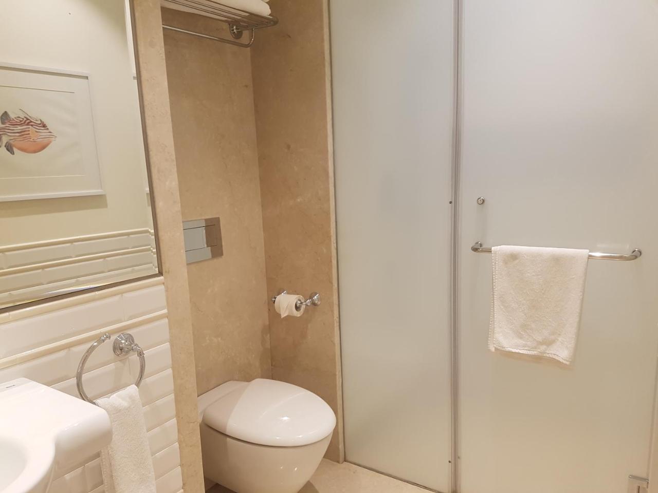 Harbour View Colaba 3*