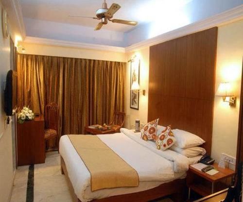 Emerald Htl And Executive Hotel