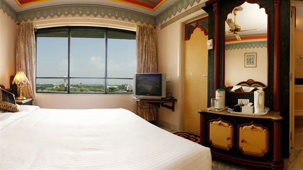 Emerald Htl And Executive Hotel 3*