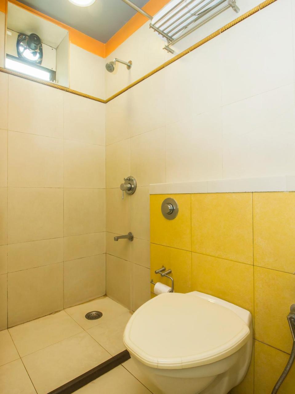 Oyo 19917 Golden Swan Hotel Mumbai