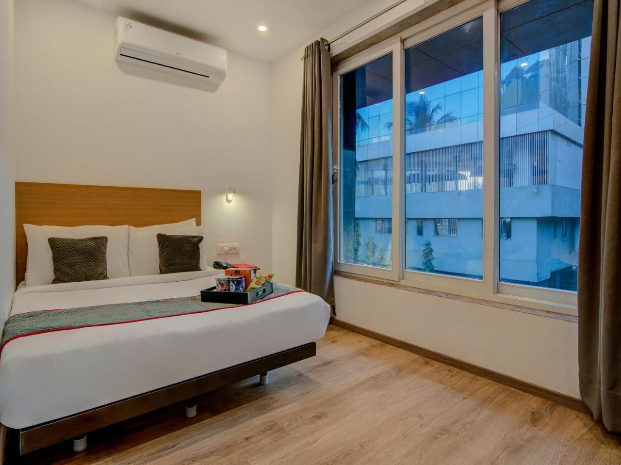 Hotel Vaccinated Staff- Oyo Townhouse 105 Khar West Station Mumbai