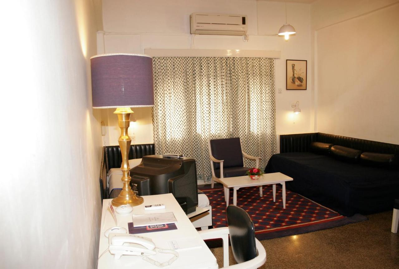 West End Opp Hospital 4* Mumbai