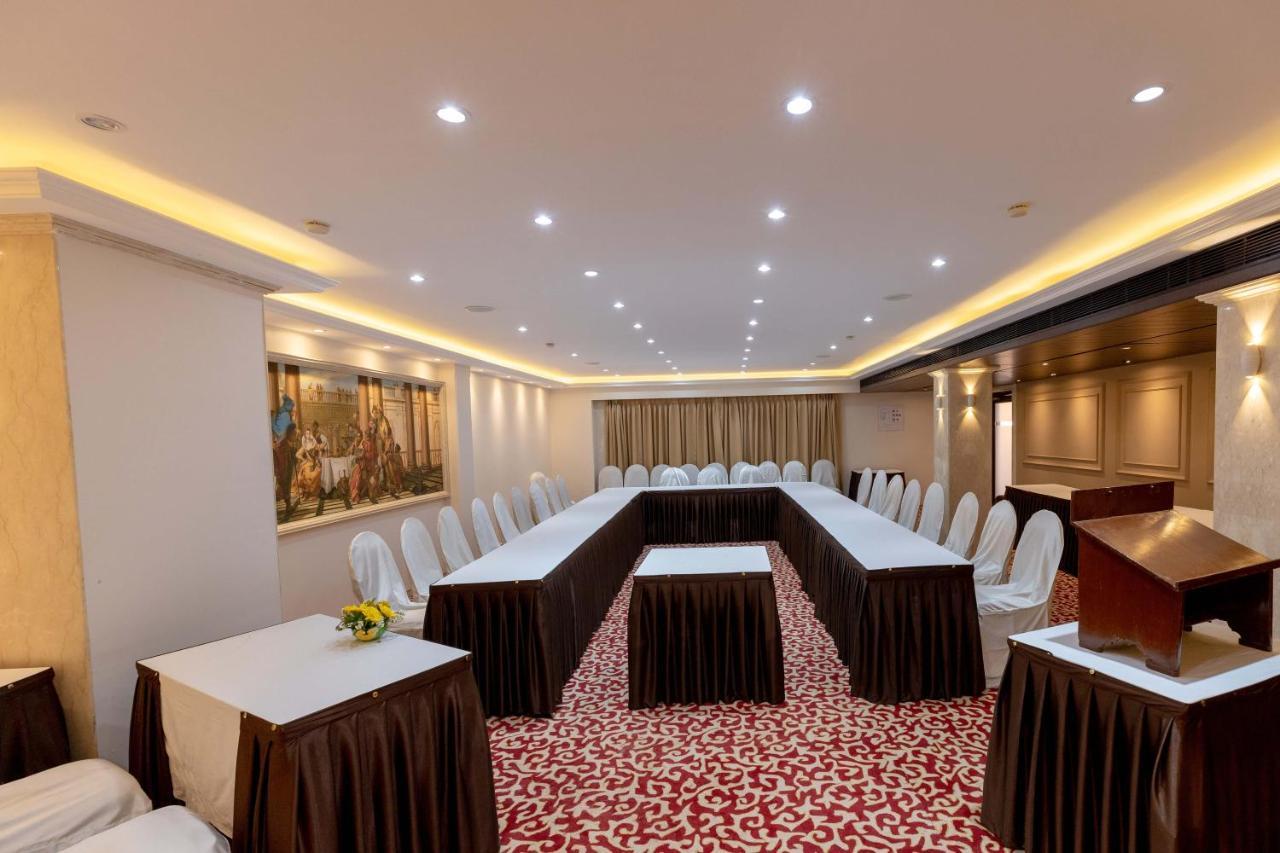 West End Opp Hospital 4* Mumbai