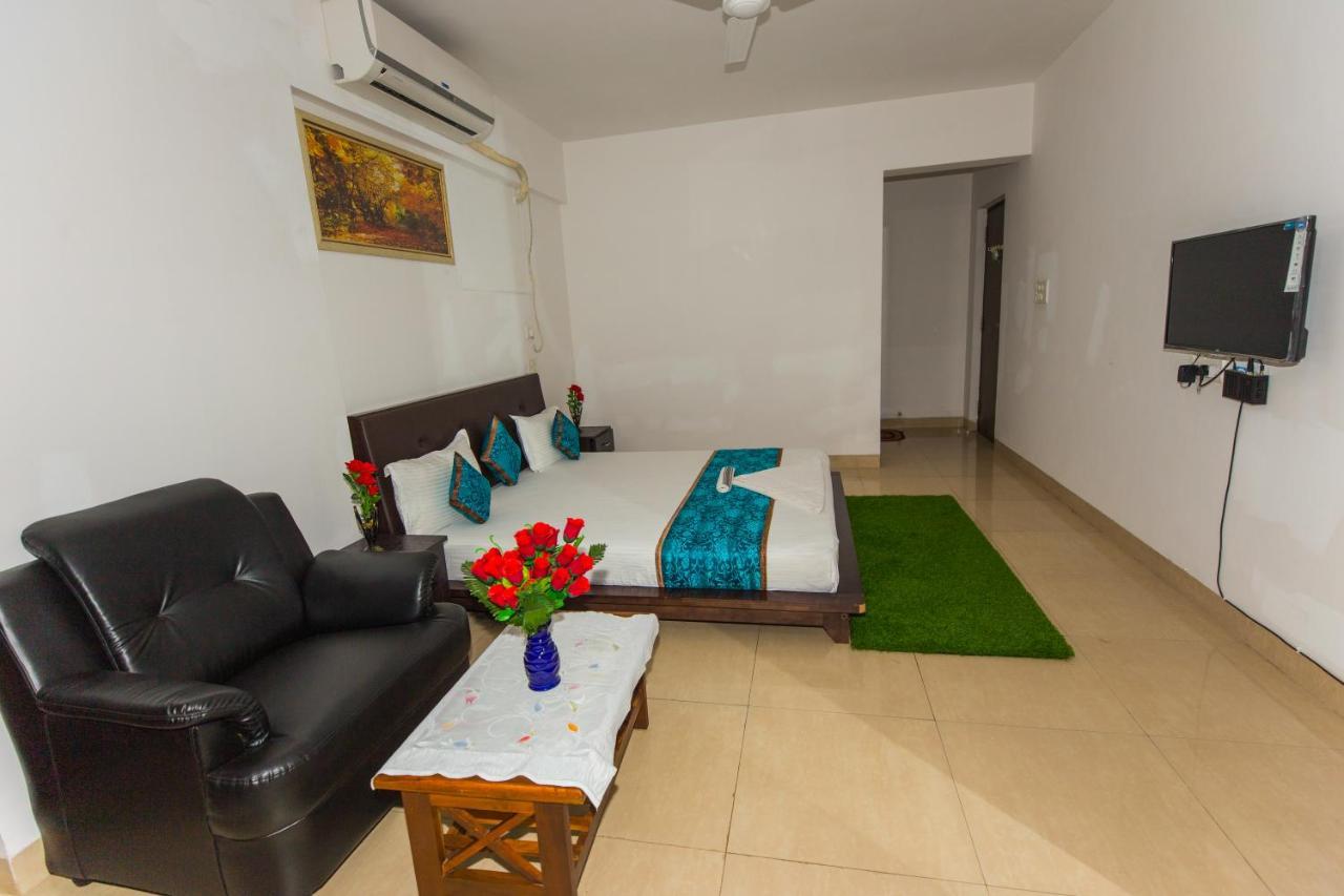 Aristo Room, - Near Kokilaben Dhirubai Ambani Hospital For Family Only, Mumbai