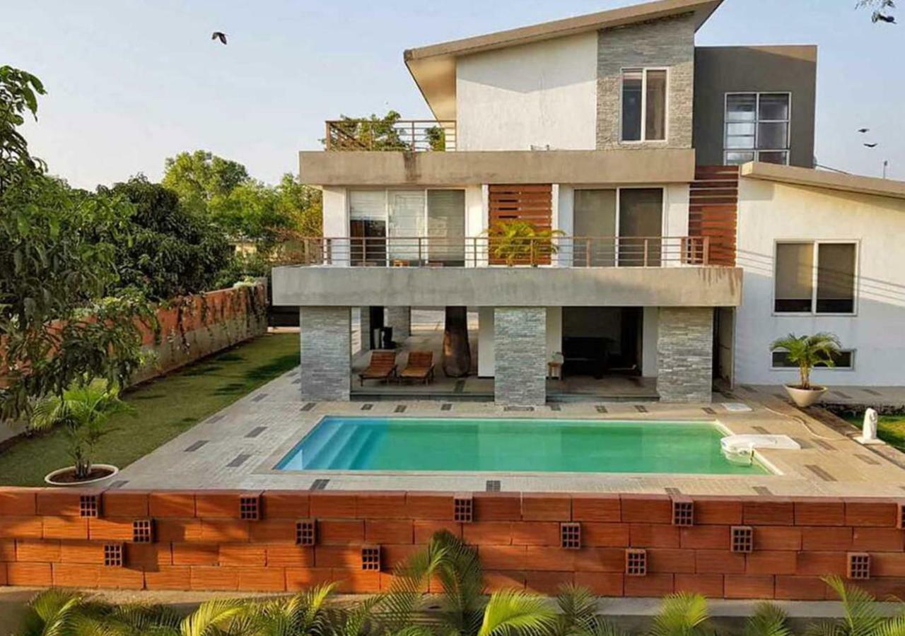 Gorai Beach • Private Pool • 3.5 Bed * Mumbai