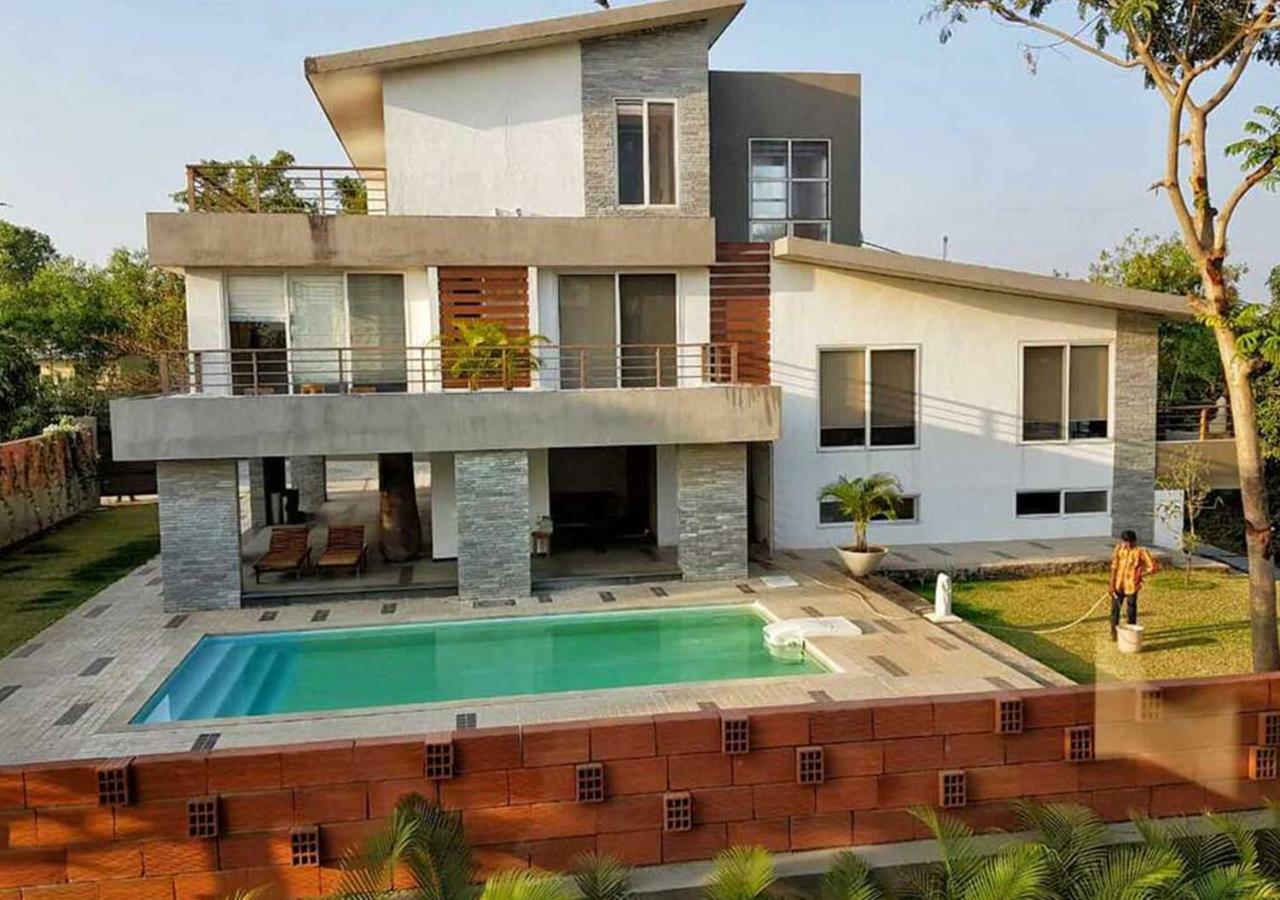 Gorai Beach • Private Pool • 3.5 Bed Villa *