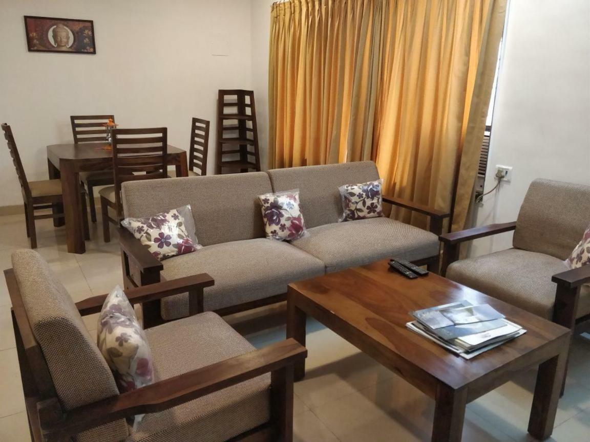 Sixth Sense Hospitality Service In Bandra Bkc Apartamento Bombaim