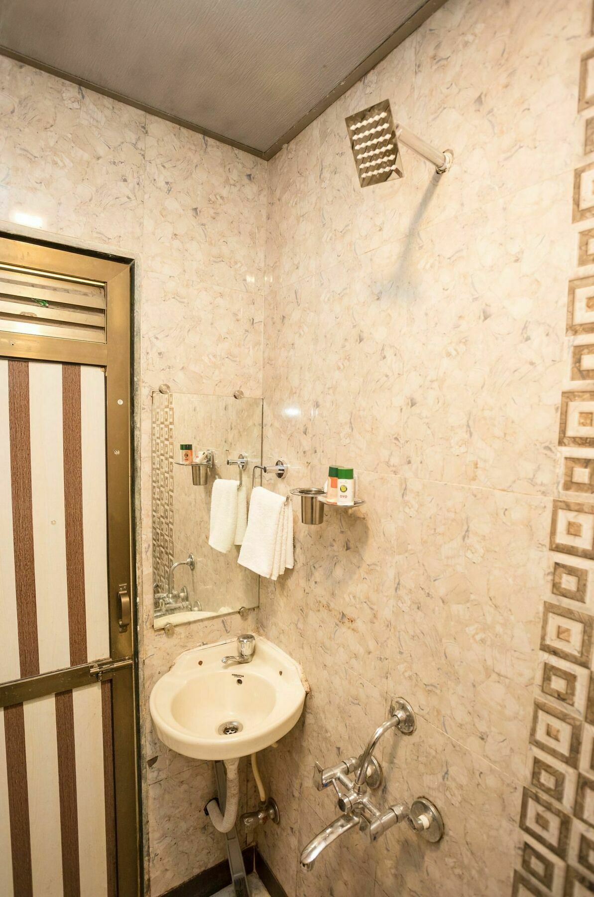 Hotel Oyo 7062 Amana Mumbai