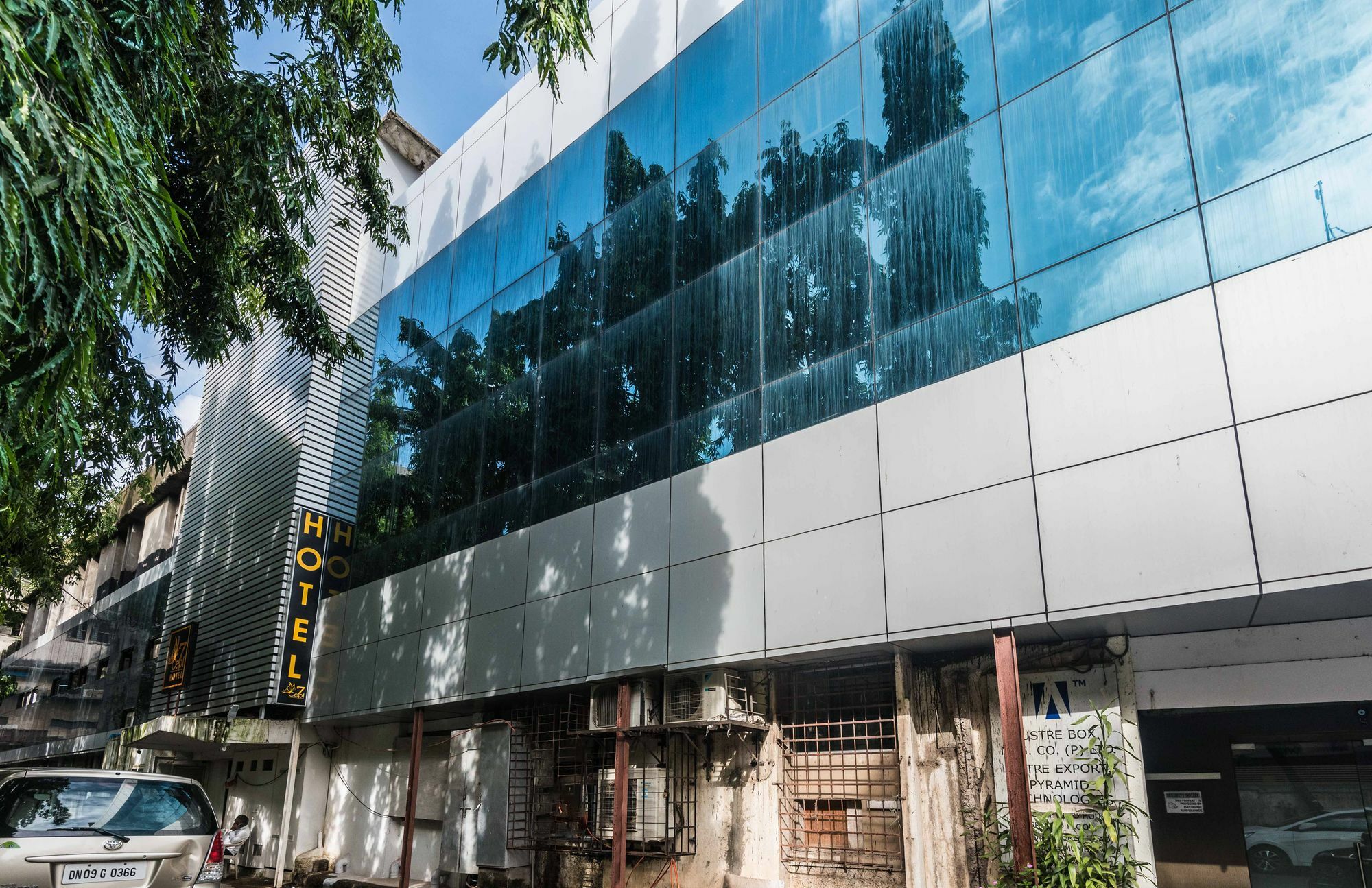 Oyo 6832 7 Cepl Hotel Bombaim