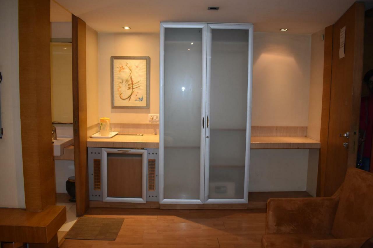 Hr Residency Hotel 4*