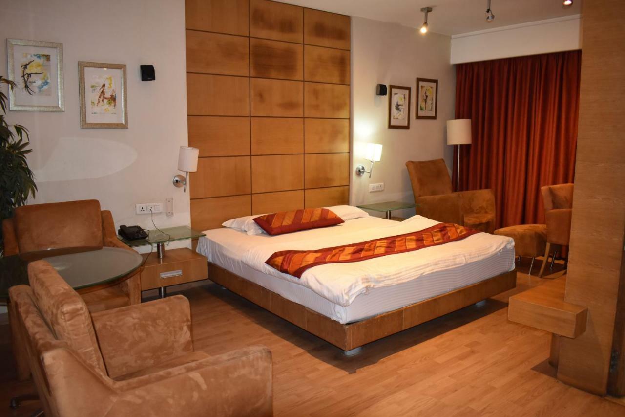 Hr Residency Hotel 4*
