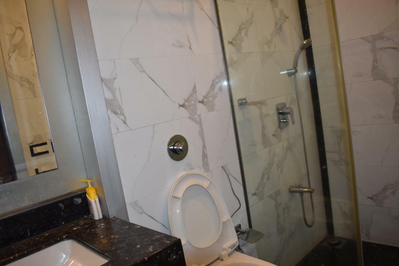 Hr Residency Hotel 4*