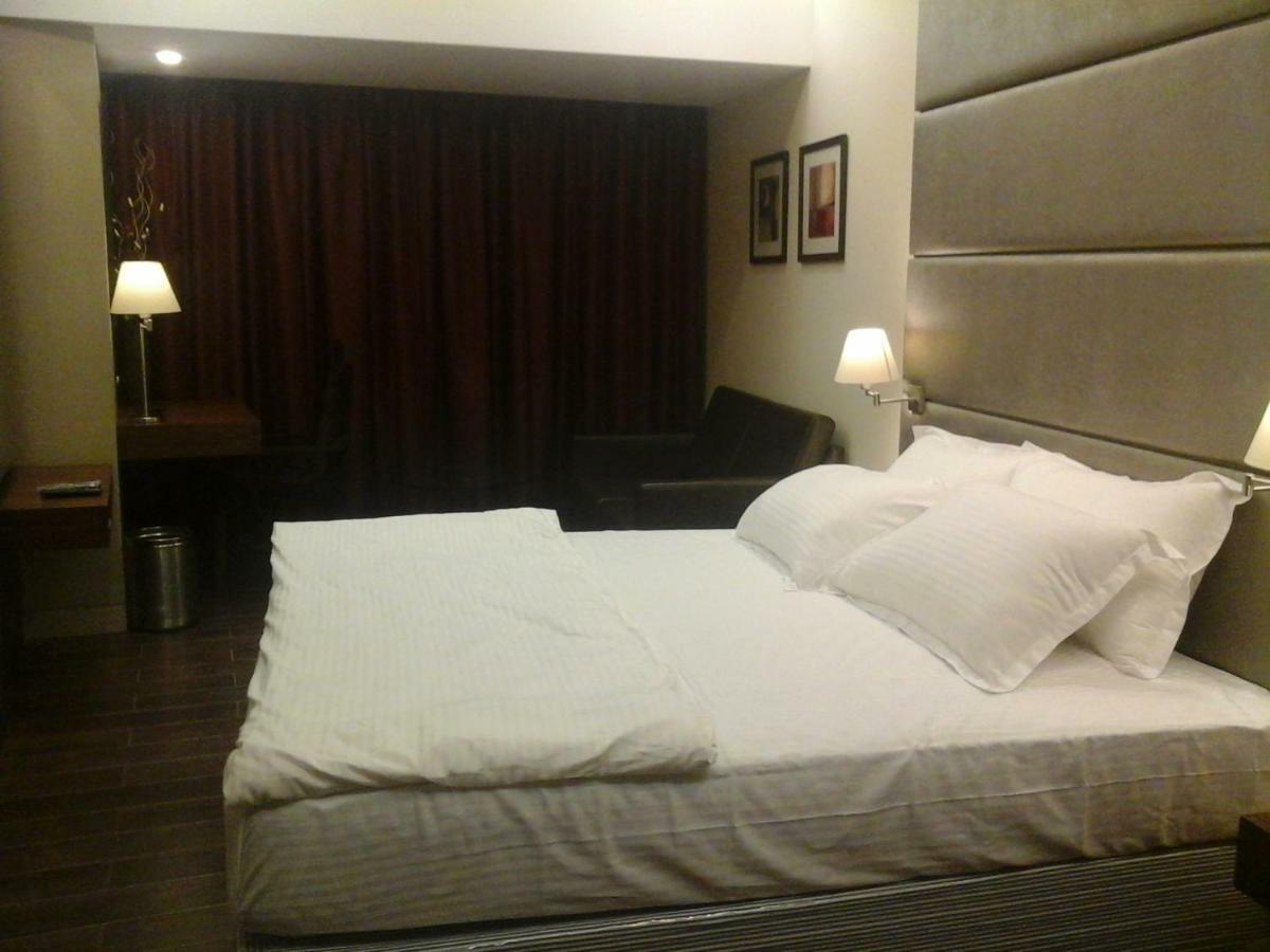 Hr Residency Hotel 4*