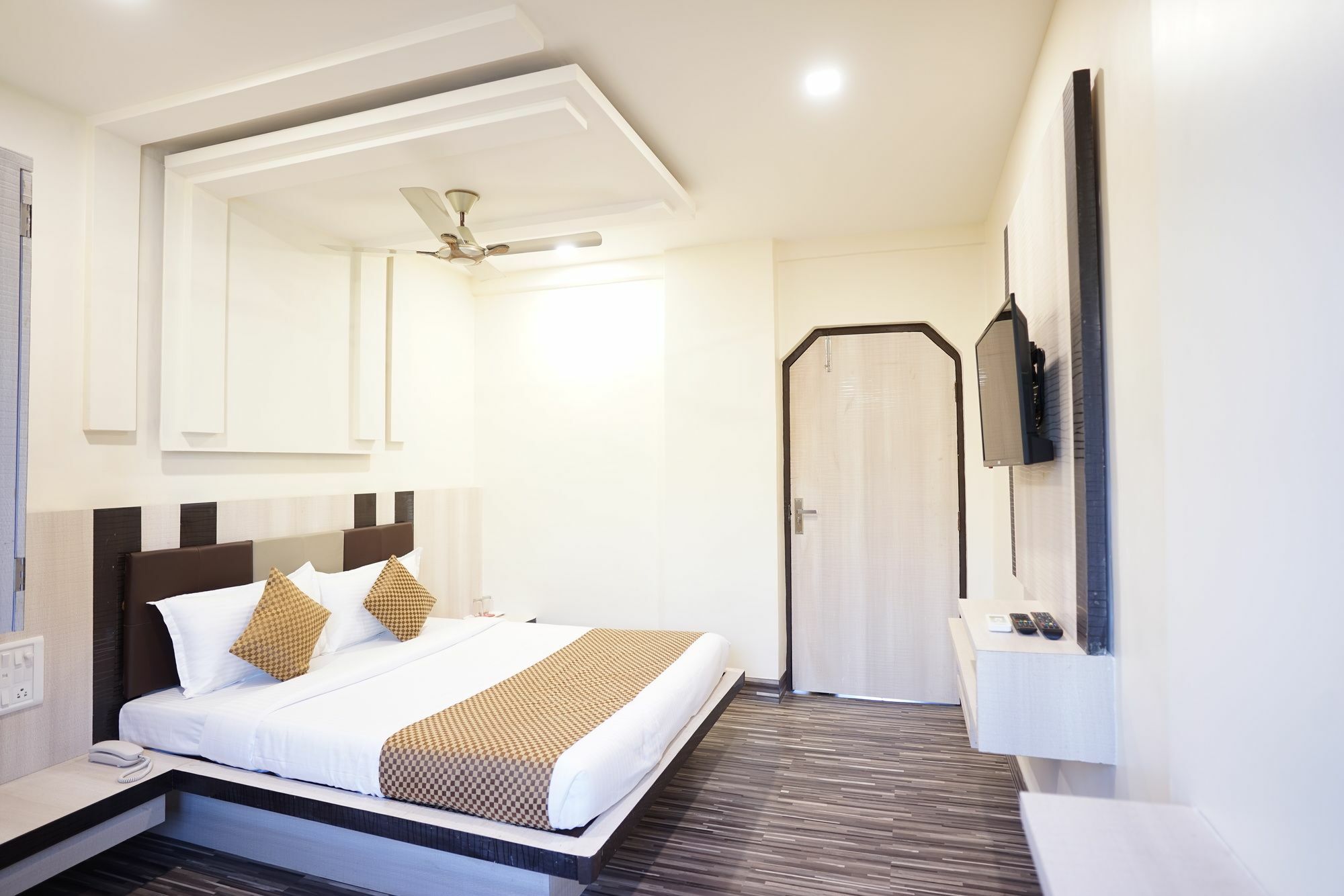 OYO 5665 Rana Residency Hotel