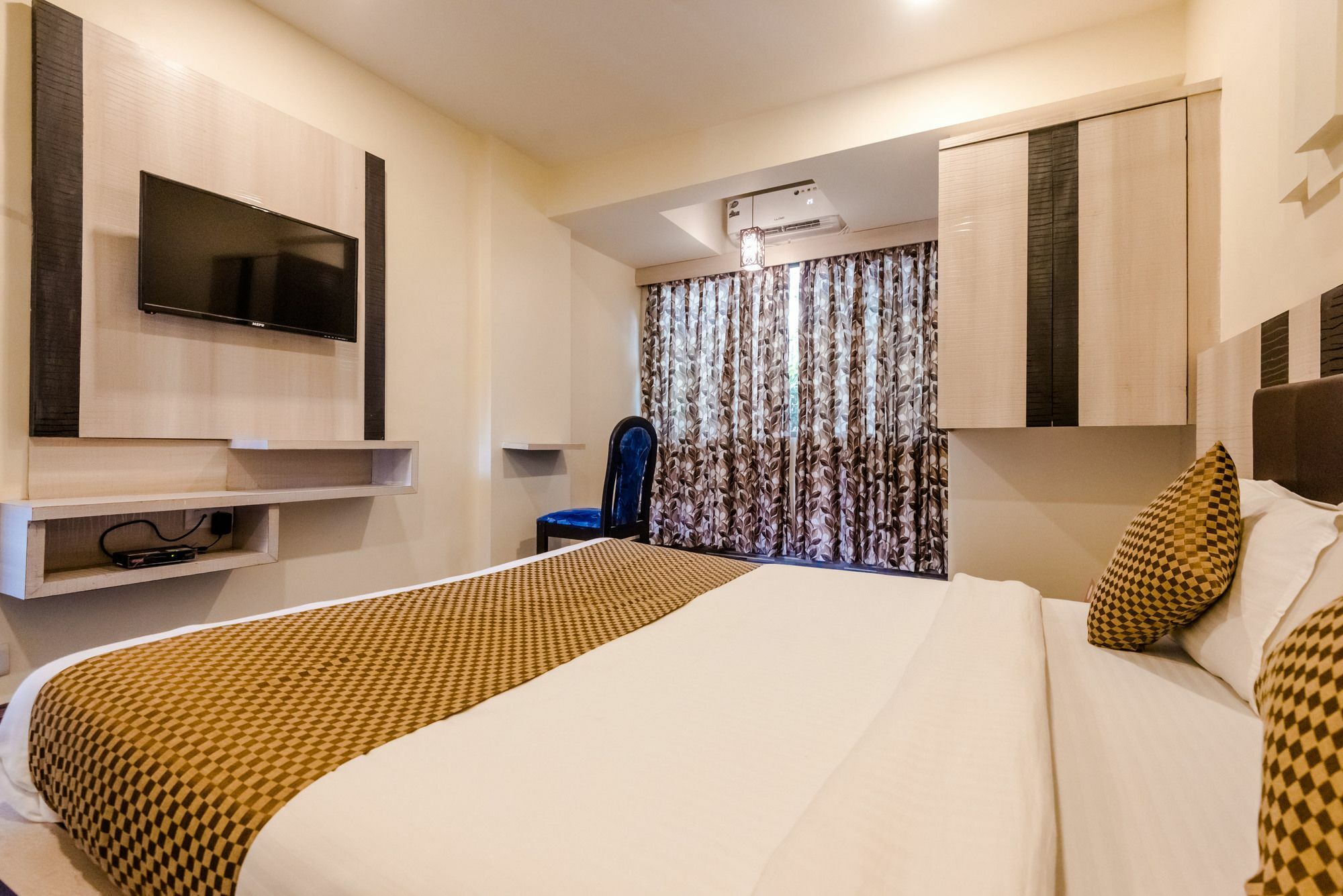 OYO 5665 Rana Residency Hotel 3*
