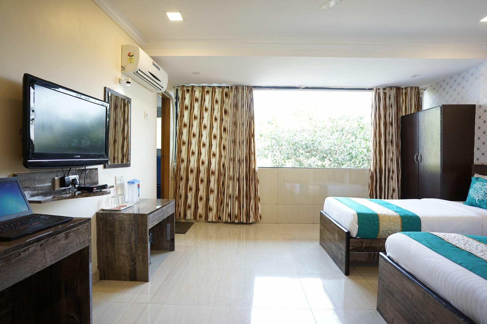 OYO 5665 Rana Residency Bombaim