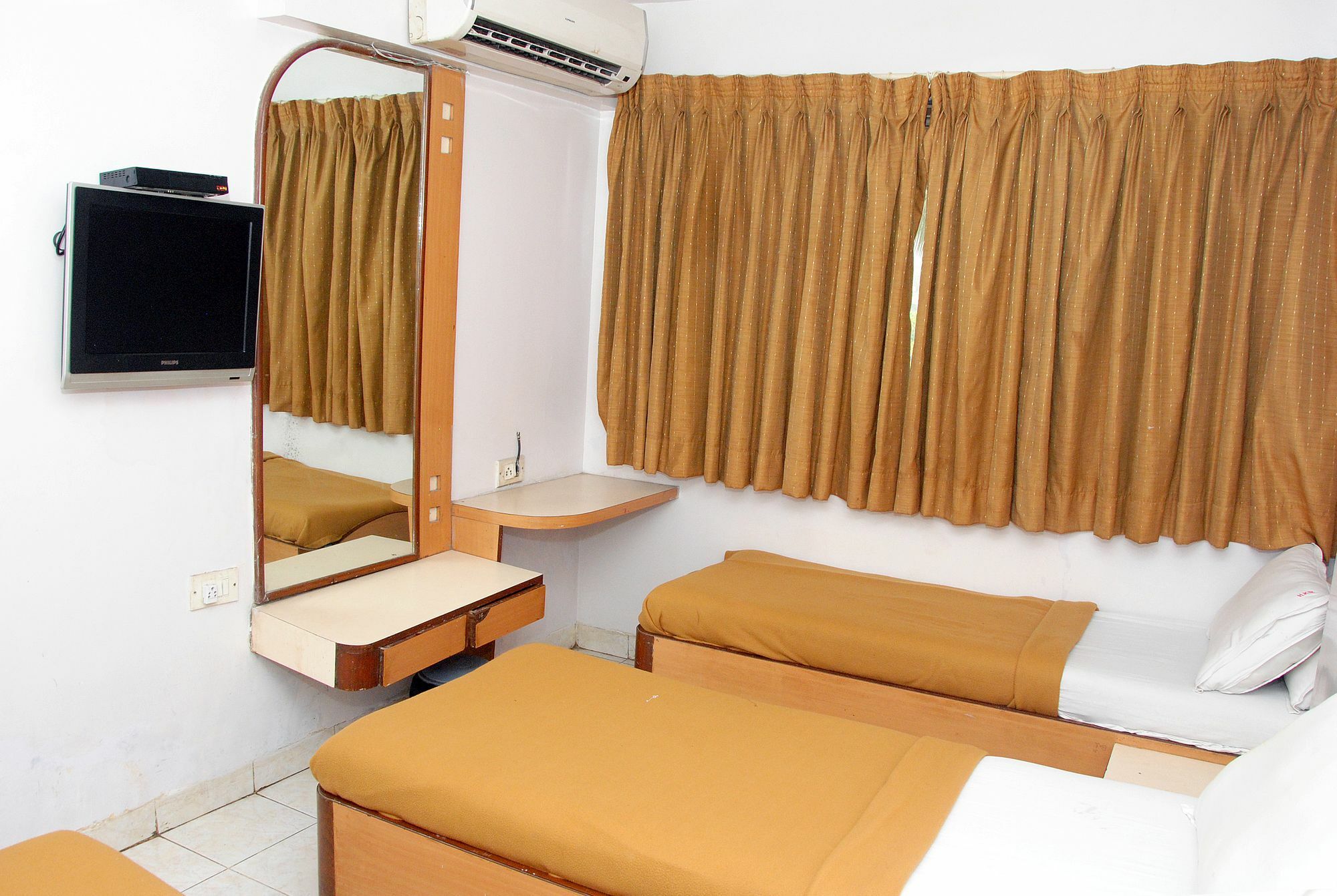 Fabhotel Kamran Residency Hotel