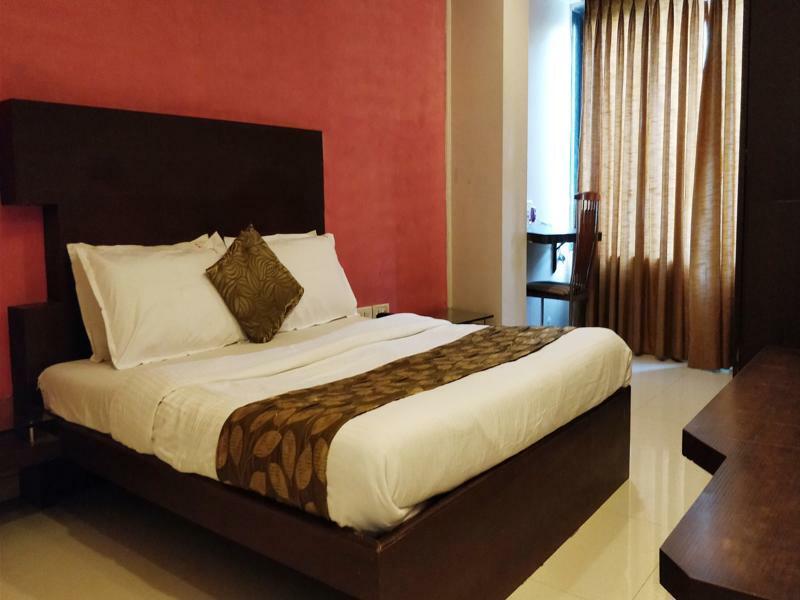 Hotel Fabhotel Kamran Residency