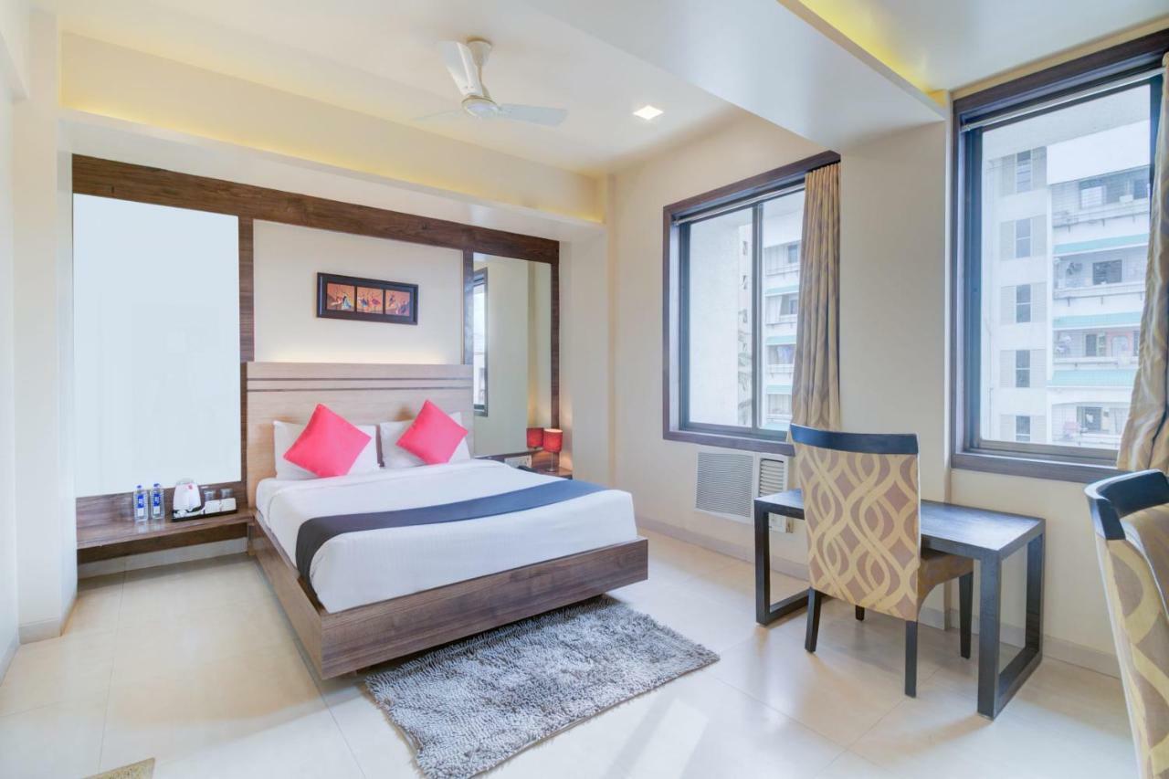 Capital O 45076 Vegas Residency Deluxe Hotel 3*