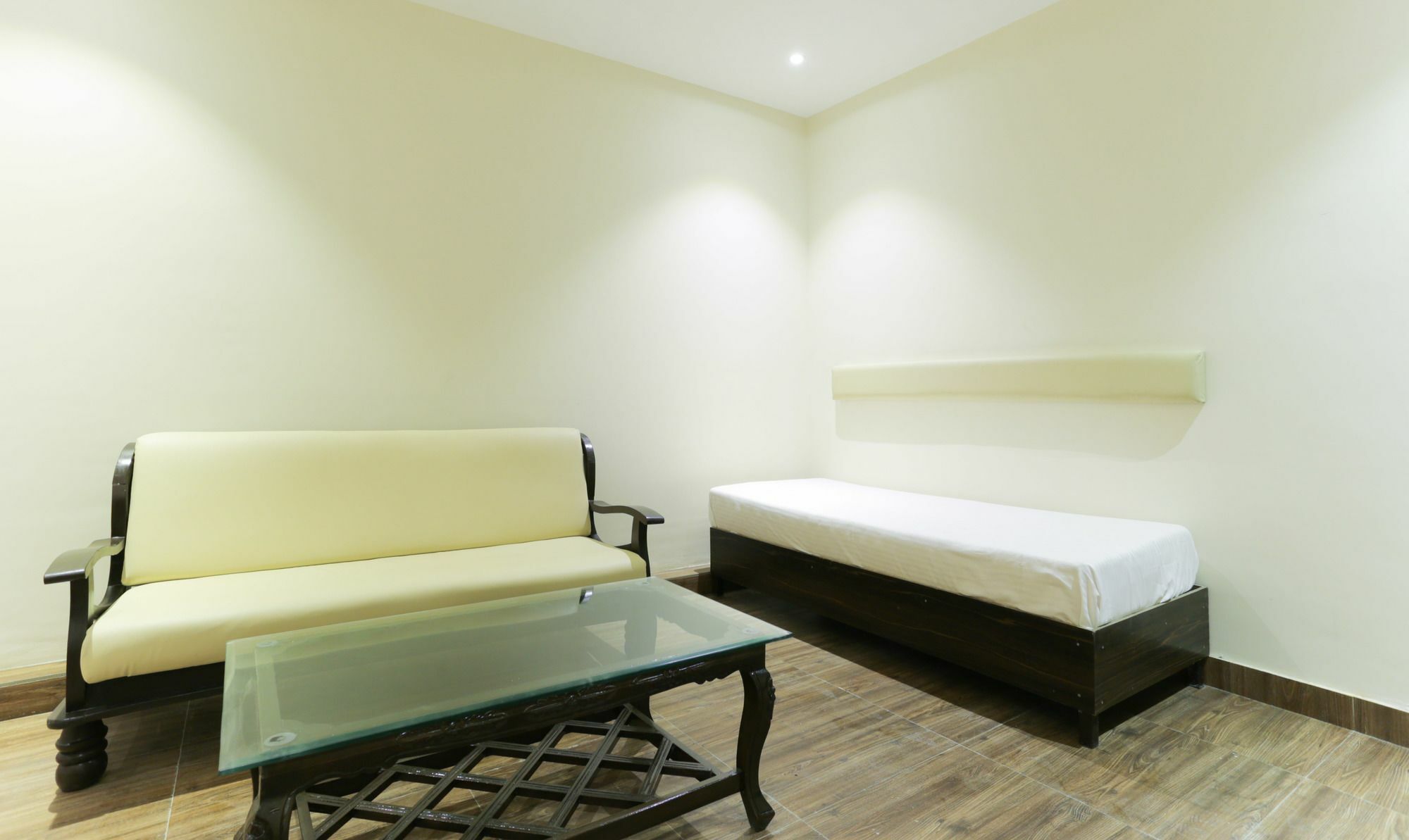 Fabexpress Golden Tulipz Hotel