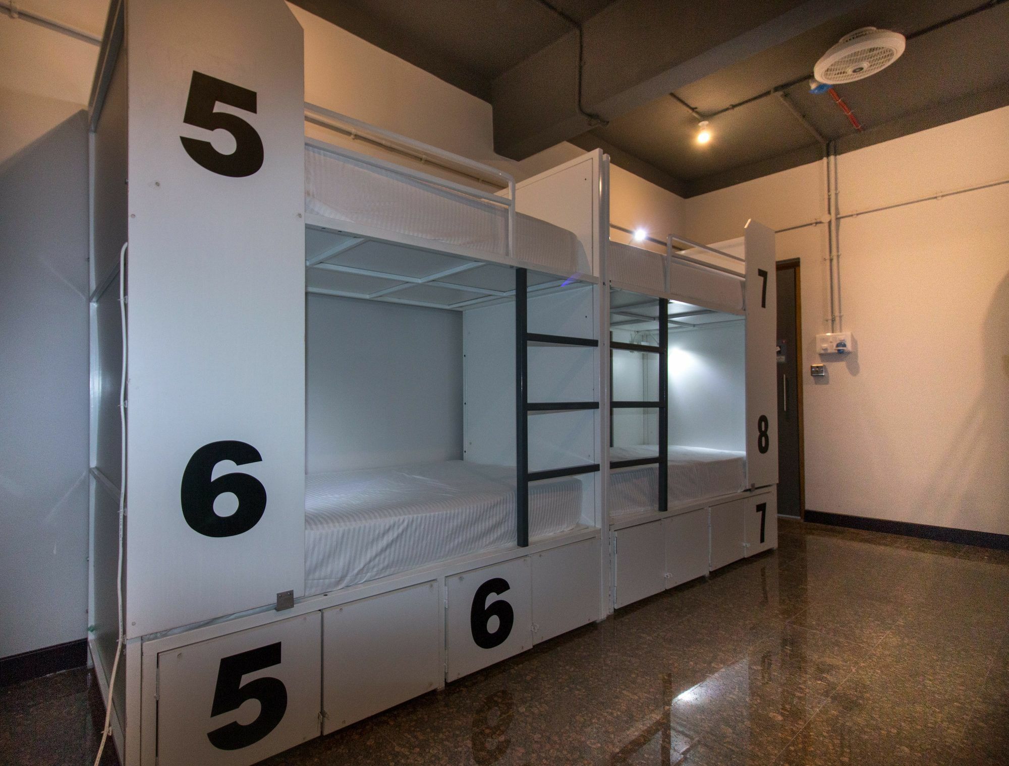 Backpacker Cowies Hostel