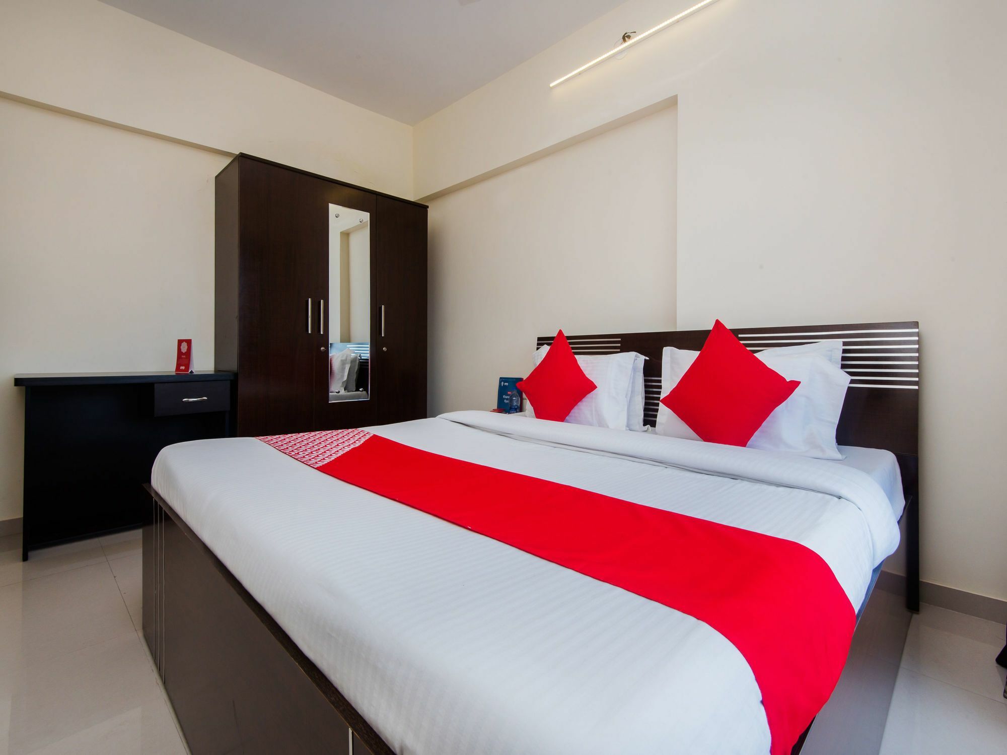 Oyo 13002 Goregaon West Apartment