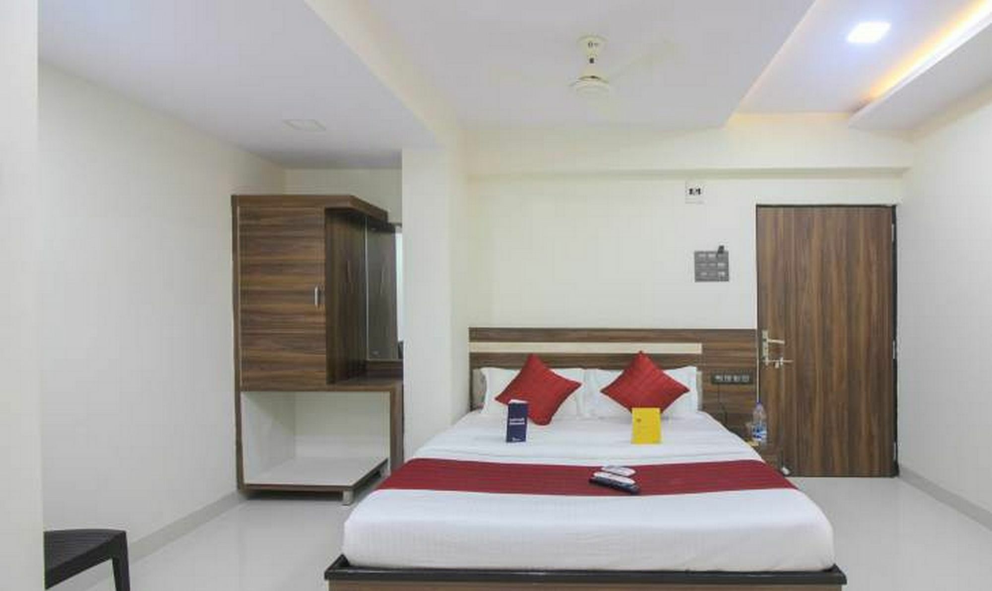 Oyo 23656 Parimeet Hotel