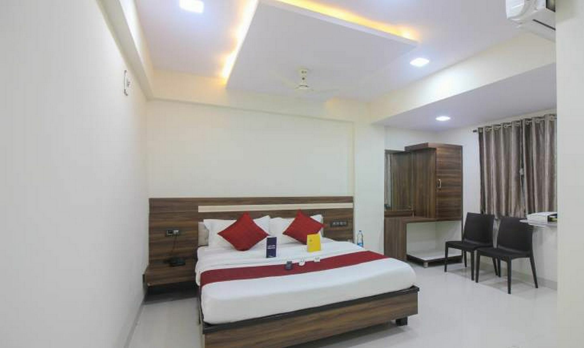 Hotel Oyo 23656 Parimeet 3*