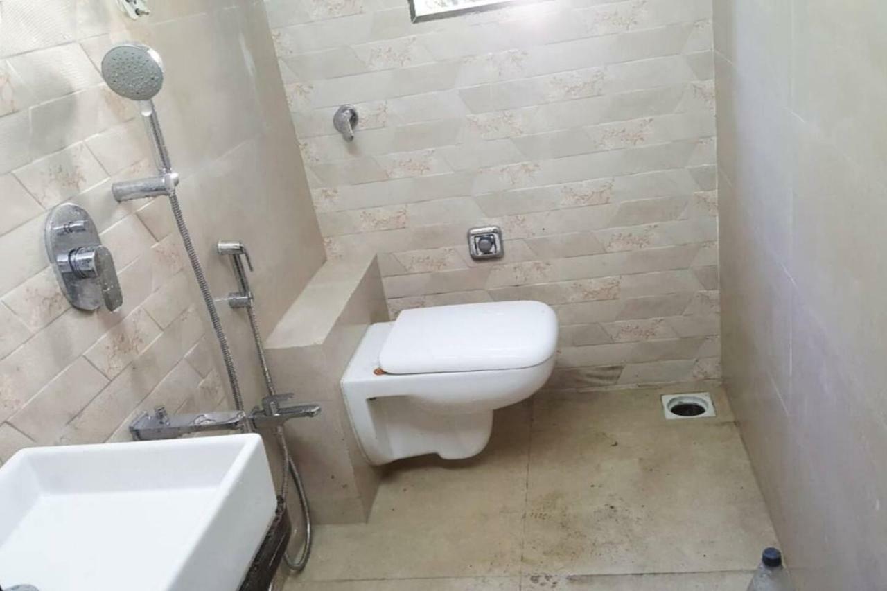 Cozy Furnished One Block From The Ocean Apartamento Mumbai
