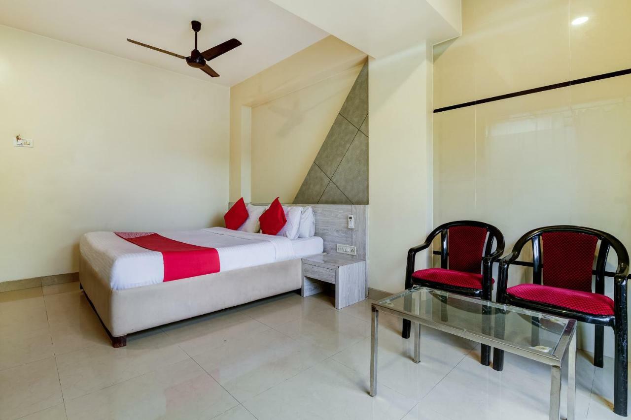 Oyo 45424 Lakshmi Palace 3*
