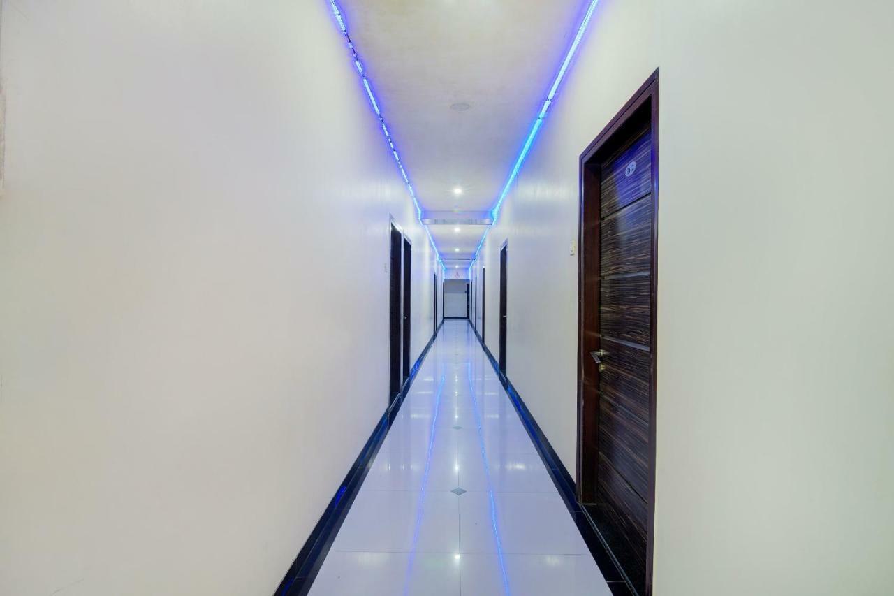 Oyo 45424 Lakshmi Palace 3*