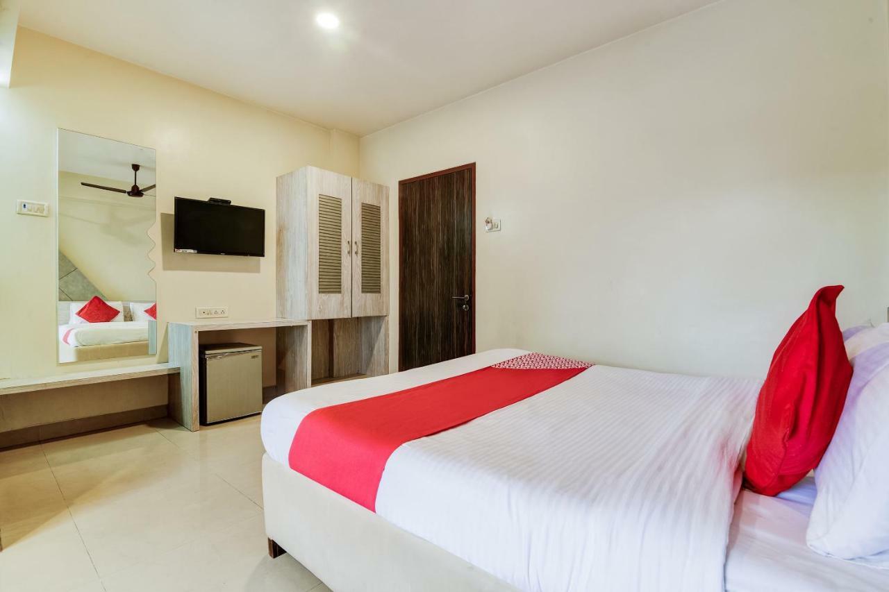 Oyo 45424 Lakshmi Palace 3*