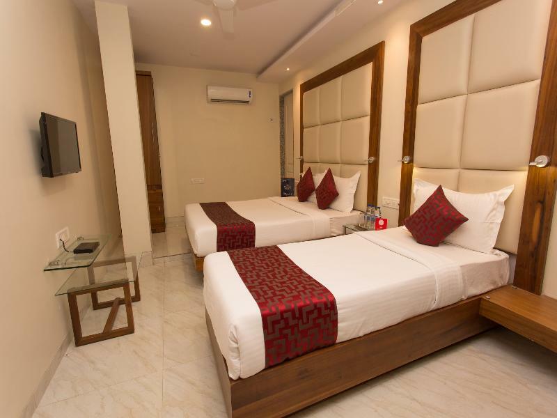 Oyo 8872 Address Hotel Bombaim