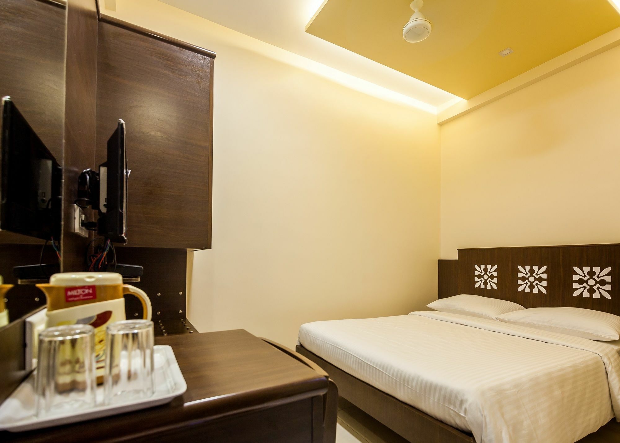 - Dadar Guest house *